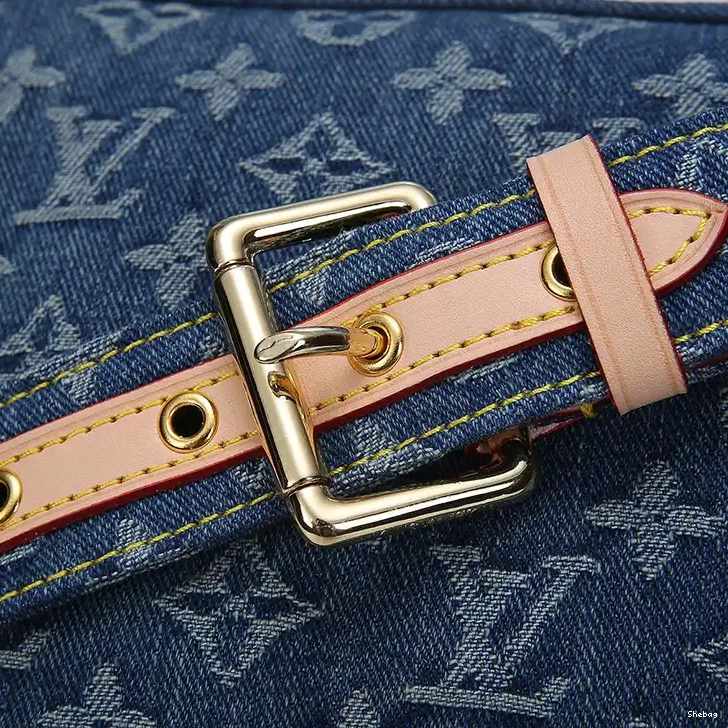LV 1906BL0130 Bags 0812